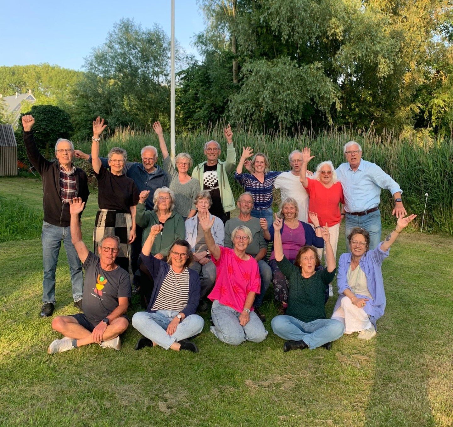 compressed-2025 TheSingers voor Thea uitsnede.JPG